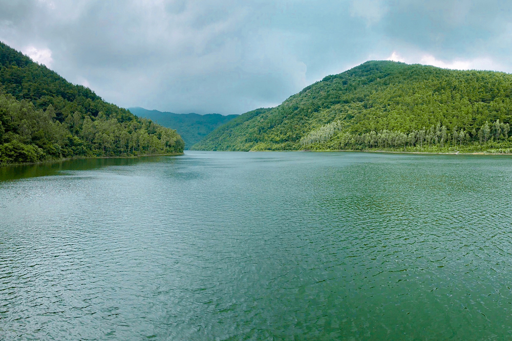 Khu vực gần bờ hồ Xạ Hương là một trong những điểm cắm trại qua đêm lý tưởng